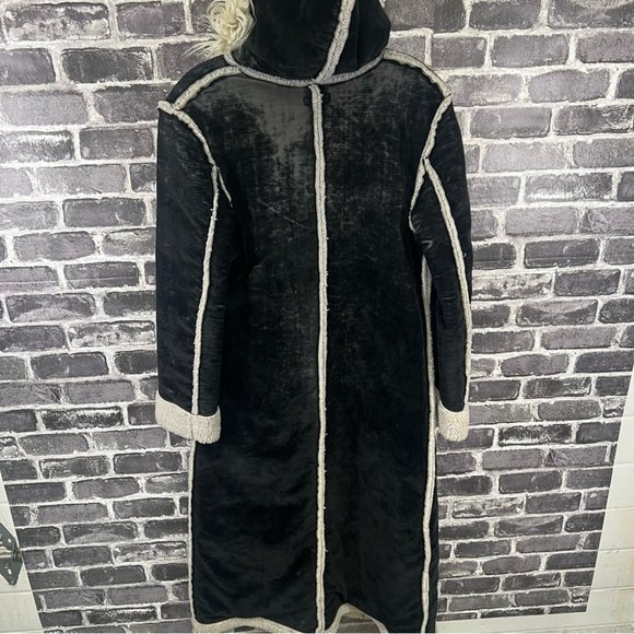 Aritzia Talula vintage like black hooded coat with fur. Size S - Picture 9 of 10